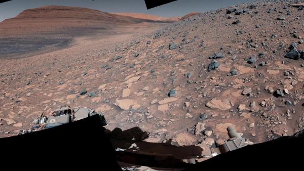 美国宇航局的好奇号火星车到达火星山脊，研究红色星球的水过去